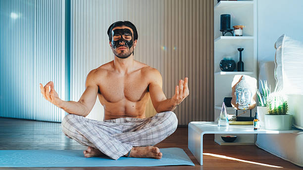 Hogyan tisztítják és méregtelenítik a fekete maszkok a bőrt