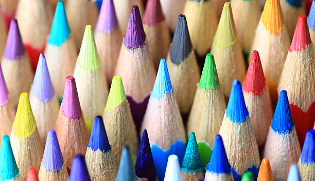 Hogyan Támogatják a Színes Ceruzák a Gyerekek Kreativitását és Finommotoros Készségeit?