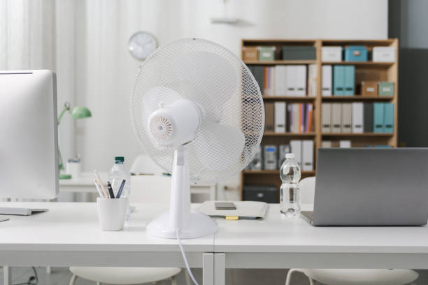 Hogyan Javíthatják az Asztali Ventilátorok a Levegőáramlást és Kényelmet Kis Terekben?